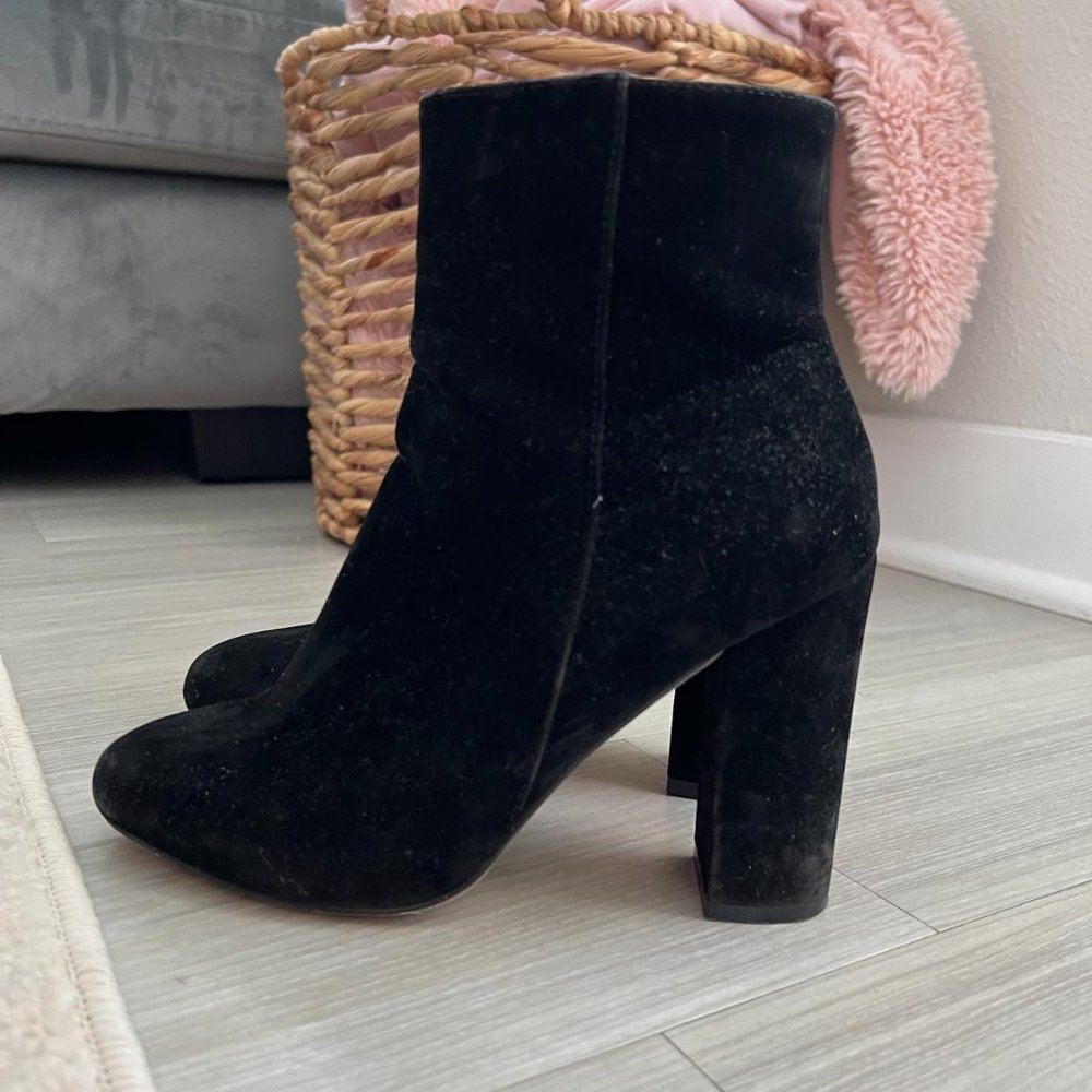 PRETTY LITTLE THING black booties